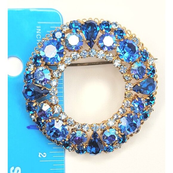 Austria Goldtone Blue Rhinestone Open Round Brooch Signed - Picture 8 of 8